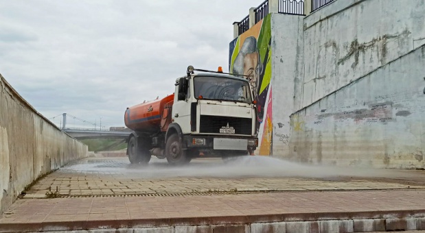 В Смоленске ведут очистку нижних ярусов набережной Днепра
