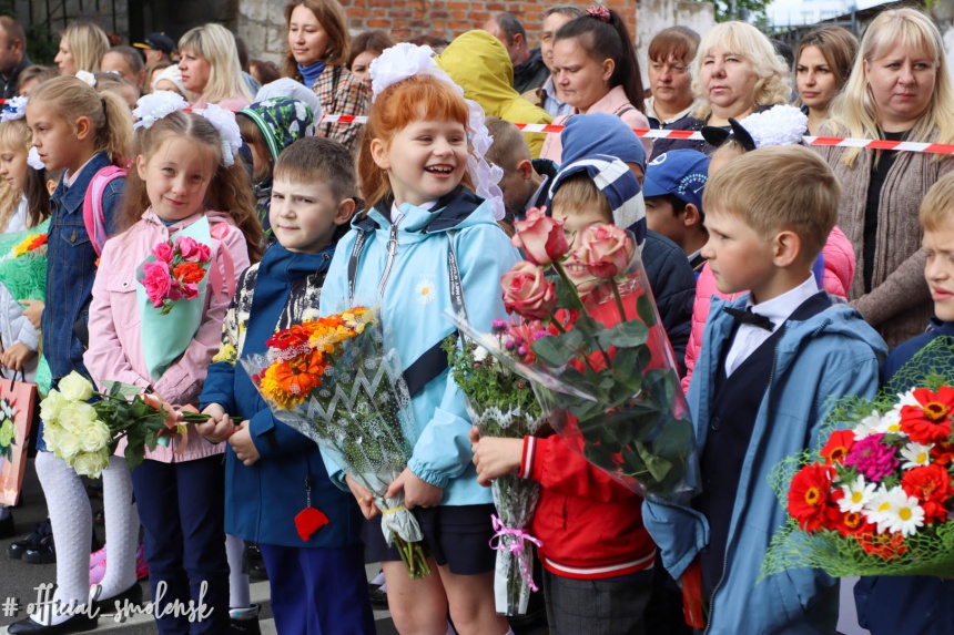 Школы смоленска телефоны. 17 Школа Смоленск. Директор 17 школы Смоленск. Школа 18 Смоленск. 12 Школа Смоленск.