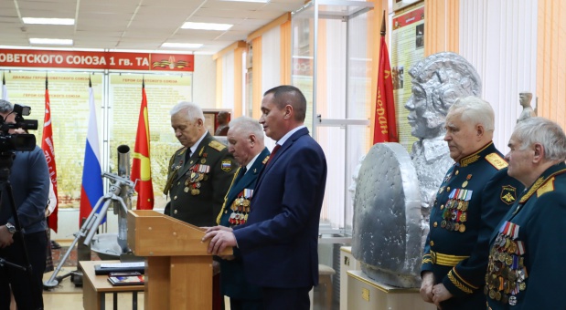Глава города Смоленска Андрей Борисов принял участие в торжественных мероприятиях, посвященных 80-летию образования 1-й гвардейской Краснознаменной танковой армии