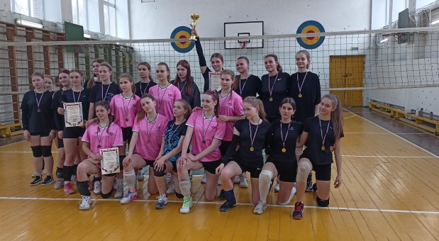 Городские соревнования по волейболу прошли в Смоленске