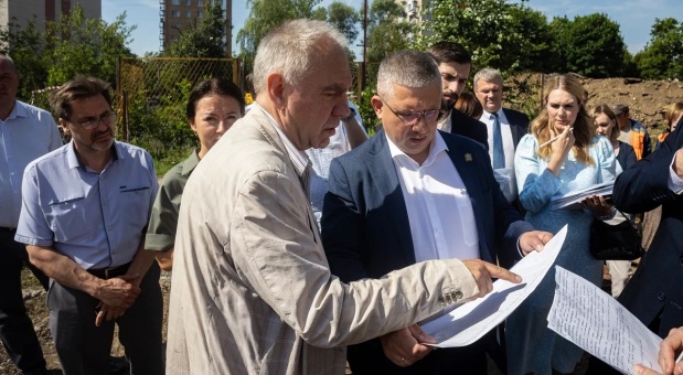 Александр Новиков проверил ход работ на строительстве ФОК «Термолэнд – Дельфин»