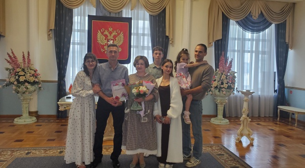 В ЗАГСе Смоленска отметили коралловую свадьбу
