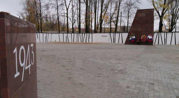 В Смоленске отреставрирован мемориал «Братские могилы 30 000 советских военнопленных, умерших в госпитале в 1941 – 1943 гг.»