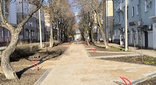 На улице Докучаева продолжаются работы по благоустройству