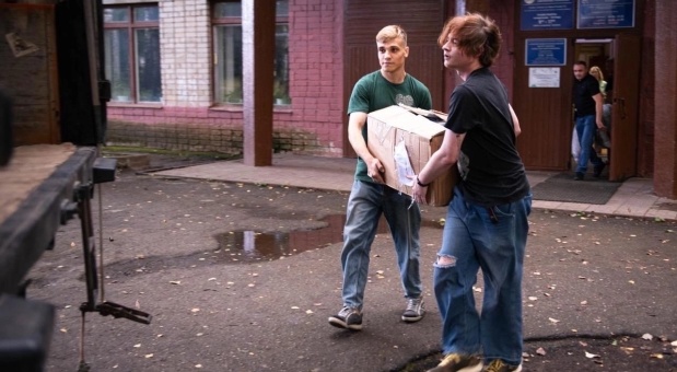 Александр Новиков поздравляет волонтеров с праздником