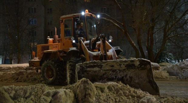 Продолжается вывоз снега с улиц Смоленска