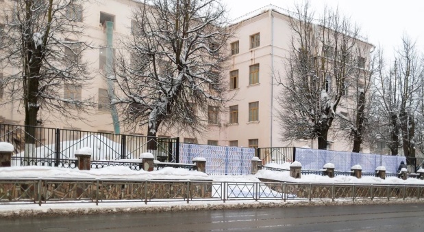 В Смоленске начался капитальный ремонт школы № 1 на улице Соболева