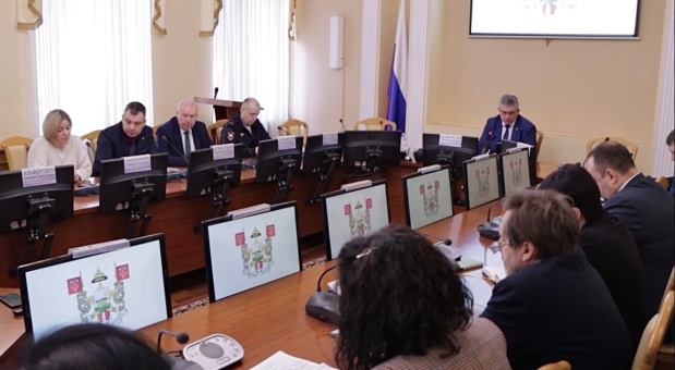 Александр Новиков на общегородской планерке дал ряд поручений, касающихся работы в весенний период