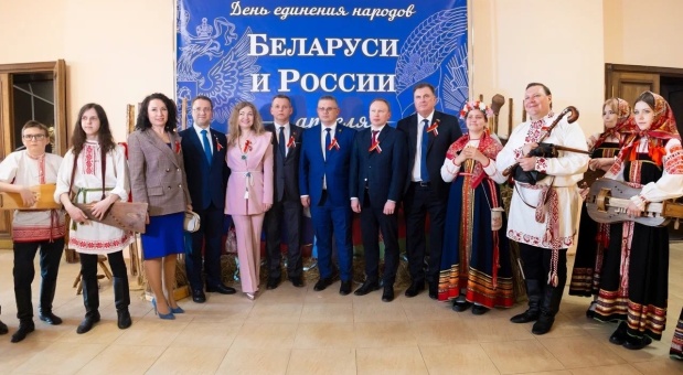 Александр Новиков принял участие в праздновании Дня единения народов России и Беларуси в Смоленске
