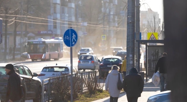 На двух дорогах Смоленска временно ограничат движение в связи с ремонтом