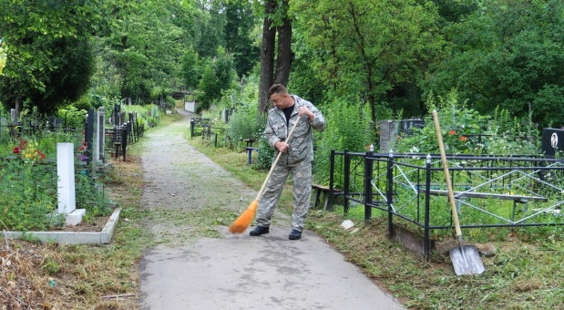В преддверии Пасхи и Радоницы на смоленских кладбищах пройдут субботники