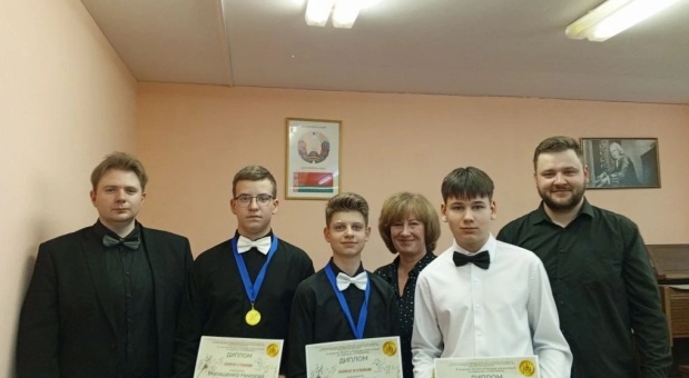 Смоляне успешно выступили на конкурсе исполнителей на народных инструментах в Витебске