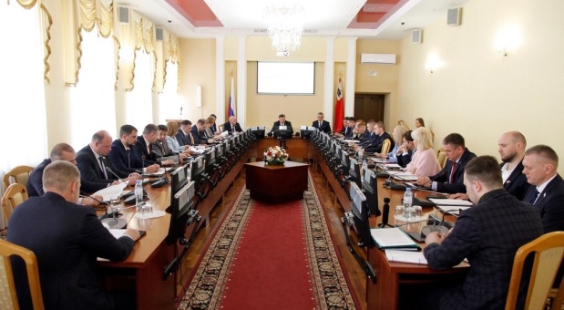 Александр Новиков представил депутатам Смоленского городского Совета отчёт о работе Администрации города за 2025 год