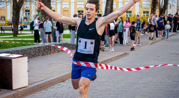В Смоленске прошла легкоатлетическая эстафета «Победа»