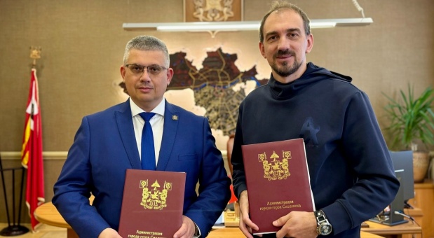 Глава Смоленска подписал соглашение о сотрудничестве с руководителем поисково-спасательного отряда «Сальвар»