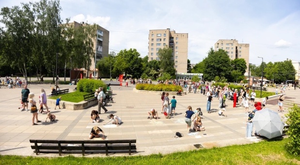 В Смоленске начала работать летняя площадка для детей у кинотеатра «Современник»