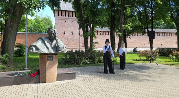 Идут века, но Пушкин остается!
