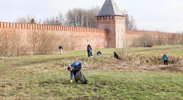 В Смоленске проходит традиционный осенний экологический месячник