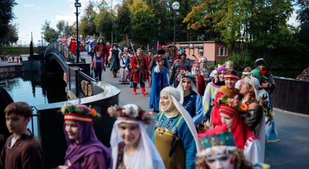 В Смоленске прошел фестиваль исторического костюма «Возрождение эпох»