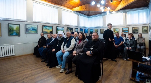 В Центре культуры открылась выставка «Православные Храмы мира»