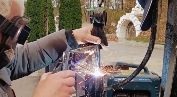 В Смоленске восстановили одну из фигурок ангела после нападения вандалов