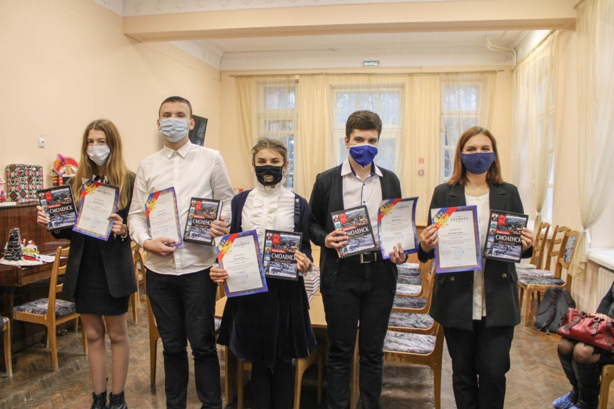 Гапеева анастасия александровна смоленск. Управление образования смоленск. Управление патриотизма делам молодежи смоленск. Главное управление по делам молодежи смоленск. Гапеева анастасия александровна смоленск.